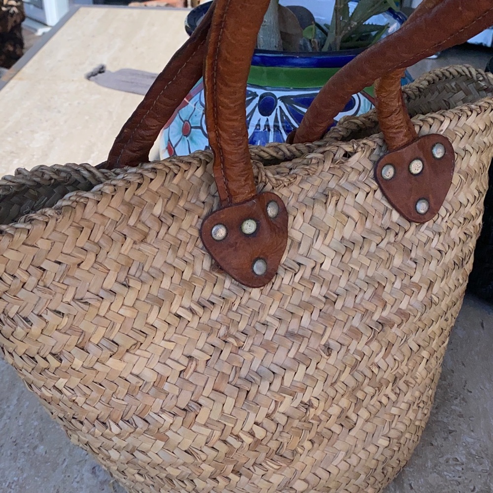 Stylish Tan Woven Tote Bag - Picture 4 of 6